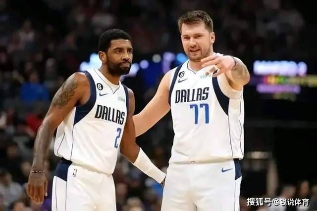目前阿劳霍与巴萨的合同到2026年到期，违约金10亿欧元。